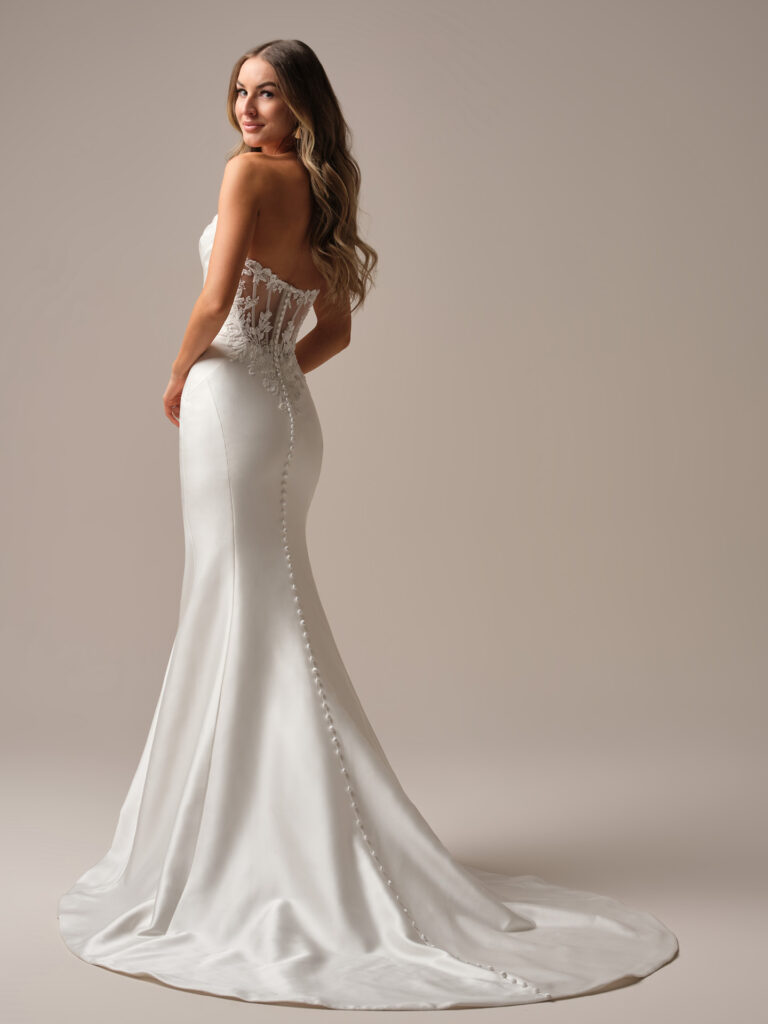 Rebecca-Ingram-Cindy-Fit-and-Flare-Wedding-Dress-25RS931A01-Alt54-IV002