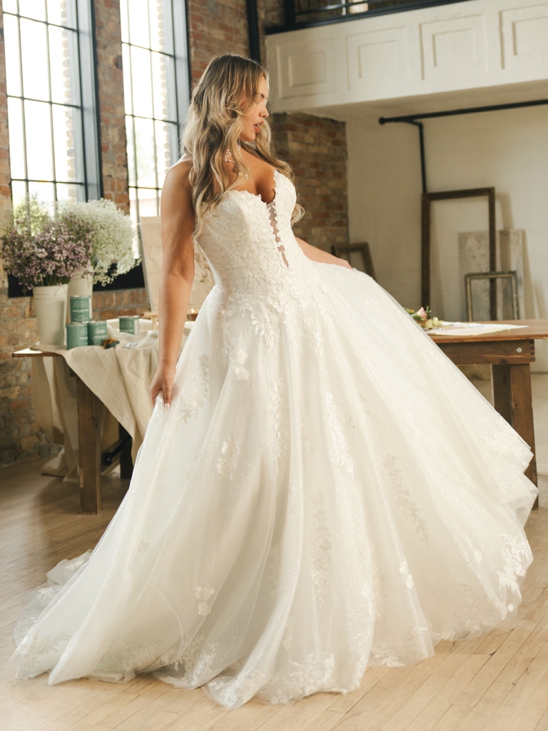 Maggie-Sottero-Jennifer-Ballgown-Wedding-Dress-26MS404A01-PROMO13-IV052-Curve